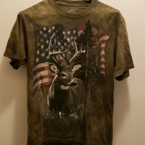 The Mountain Deer & American Flag Tee - Picture 1 of 7